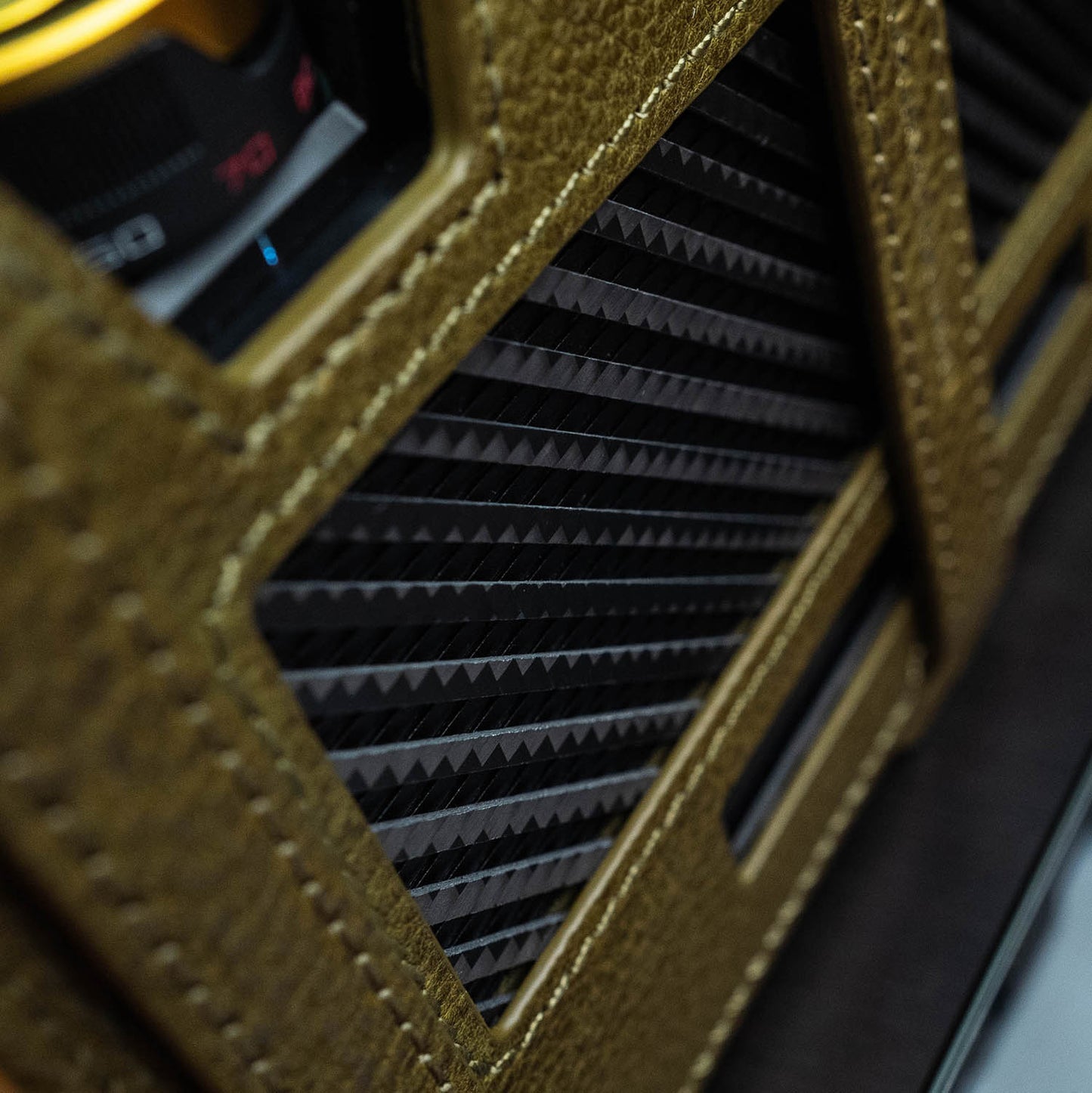 【5月3日発売】Leather case for EA4